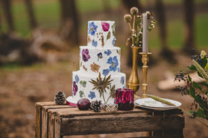 Vintage Wedding Glaced Semi Naked Cake Gold Yellow Blue Dryed Flowers Candle Holder Boho Chic Lollipop on Wooden Box