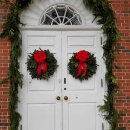 Outdoor holiday wreaths & garland