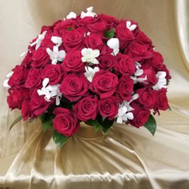 Bouquet of red roses and white flowers